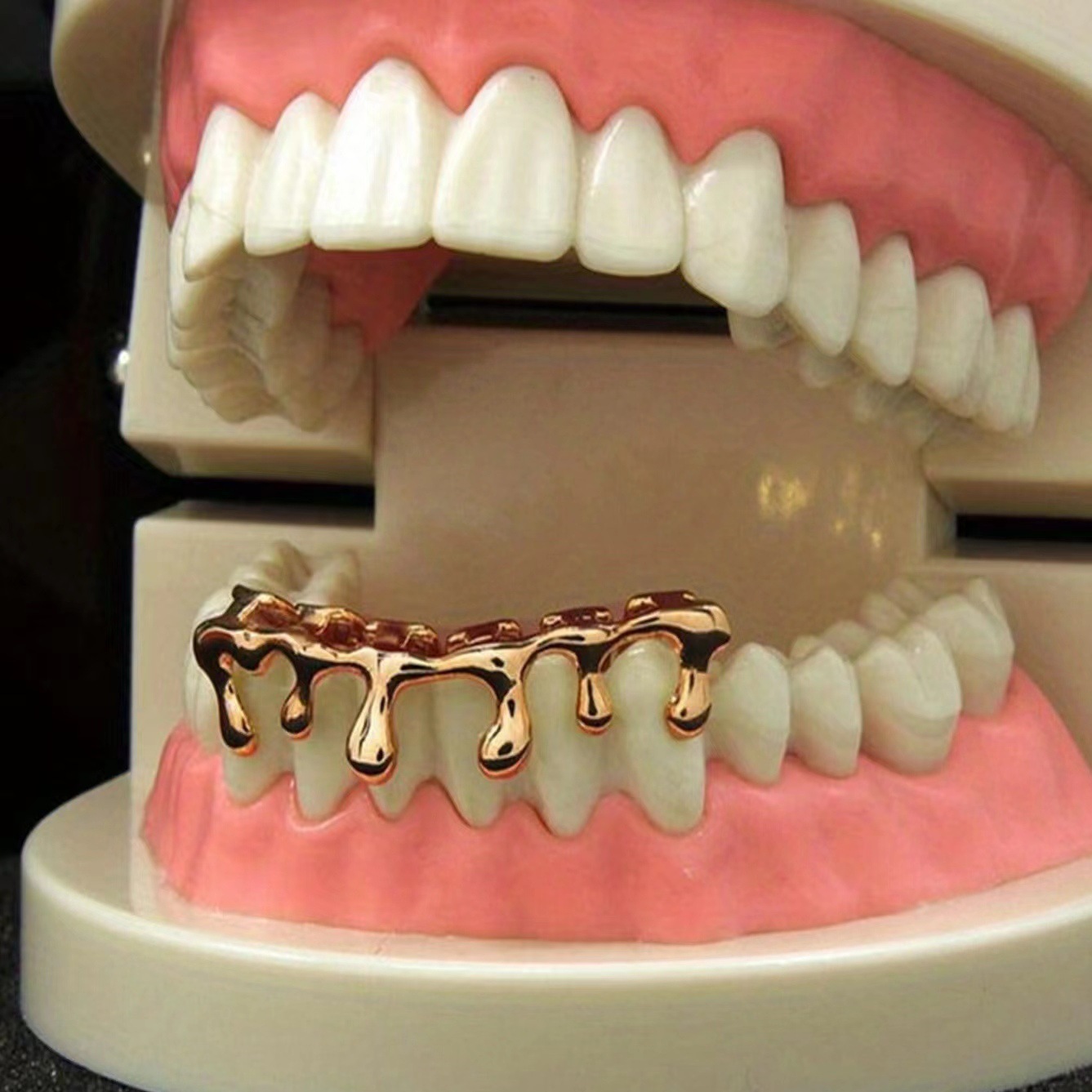 The Water-Drop Lower Teeth Hip - Body Jewelry Europe 评论和价格